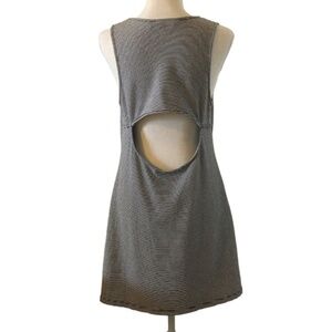 CUPCAKES AND CASHMERE Dress Women's Size Large Black White Tobia Stripe Keyhole